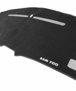 Cubretablero para Chrysler–Dodge RAM 700 2021–2025 con detalle del bordado