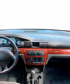 Vista interior del vehículo Chrysler-Dodge Stratus 2001–2006 como referencia