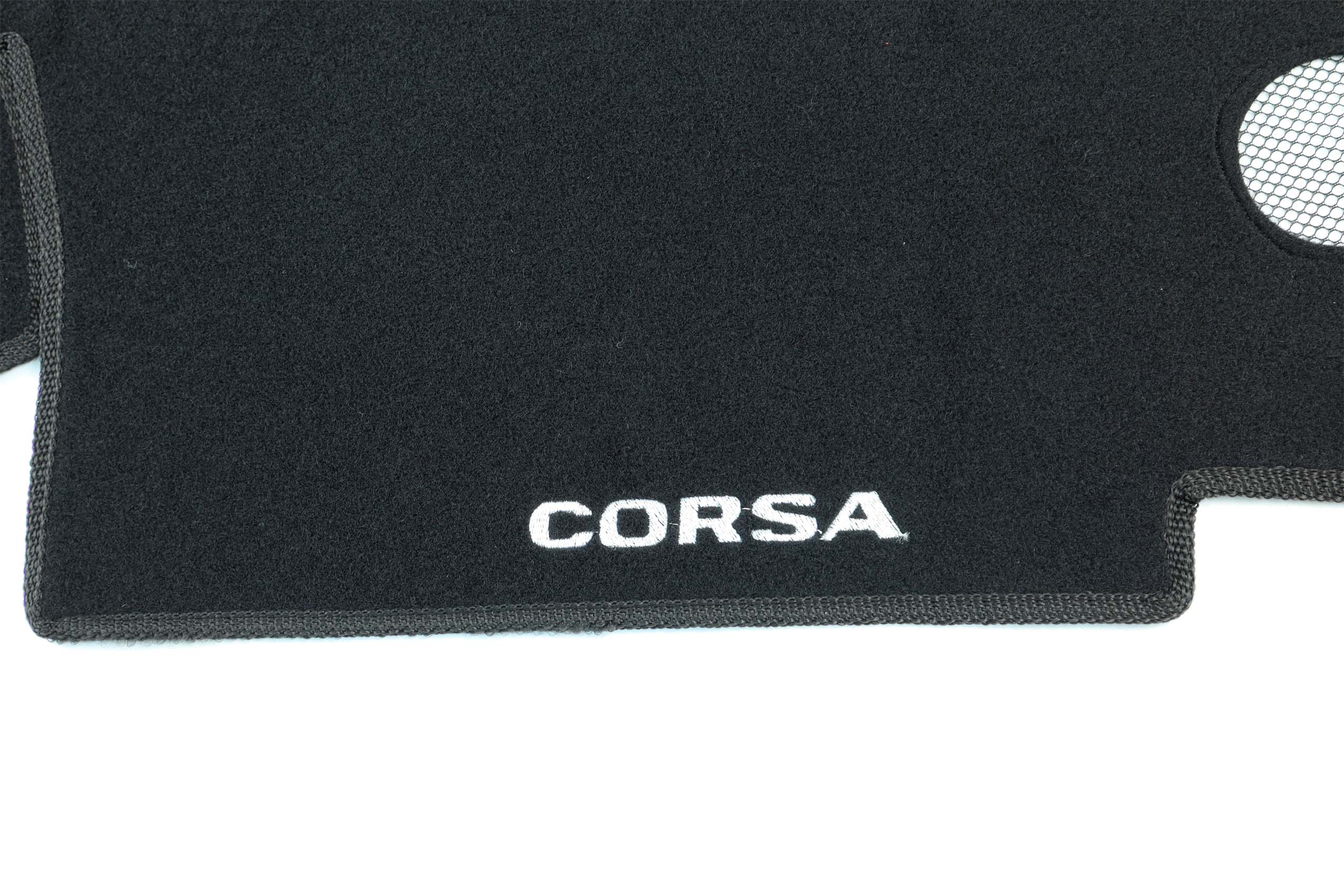Cubretablero para Chevrolet Corsa 2002–2008 vista del bordado