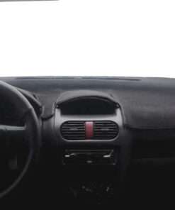 Vista interior del vehículo Chevrolet Tornado 2004–2011 con cubretablero instalado
