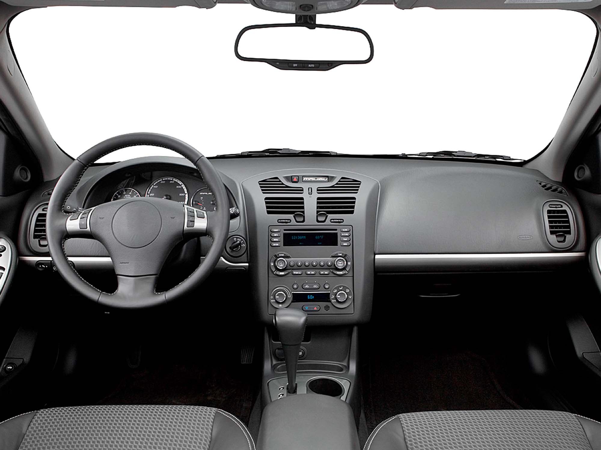 Vista interior del vehículo Chevrolet Malibu 2004–2007 como referencia