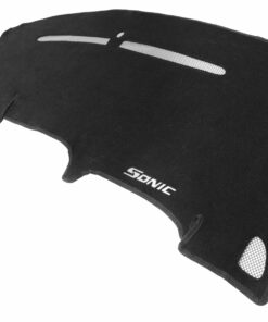 Cubretablero para Chevrolet Sonic 2017–2019 detalle del bordado