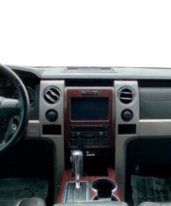 Vista interior del vehículo Ford Lobo 2009–2014 como referencia