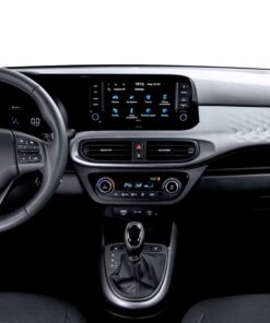 Vista interior del vehículo Hyundai Grand I-10 2021–2026 como referencia