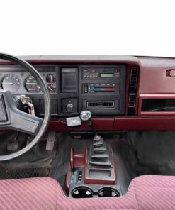 Vista interior del vehículo Jeep Comanche 1986–1996 como referencia