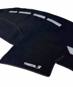 Cubretablero para Mazda 3 2010–2013 detalle del bordado