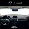 Vista interior del vehículo Mazda 3 2014–2018 como referencia