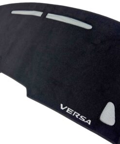 Cubretablero para Nissan Versa 2020–2024 con detalle del bordado