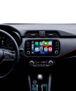 Vista interior del vehículo Nissan Versa 2020–2024 como referencia