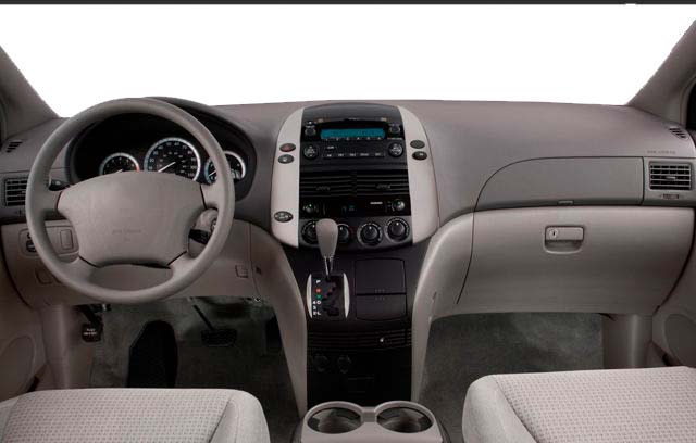 Vista interior del vehículo Toyota Sienna 2004–2010 como referencia