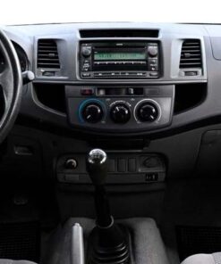Vista interior del vehículo Toyota Hilux 2003–2015 como referencia