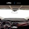 Cubretablero premium para Nissan Versa 2020–2024 instalado en el interior del auto