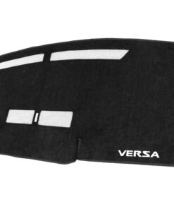 Cubretablero para Nissan Kicks 2025–2026 detalle del bordado
