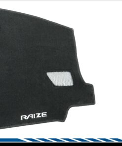 Cubretablero premium para Toyota Raize 2022–2025 detalle del bordado