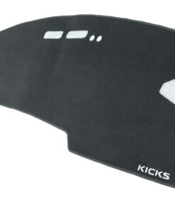Cubretablero para Nissan Kicks 2025–2026 con detalle del bordado