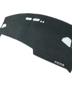 Cubretablero para Nissan Kicks 2025–2026 con detalle del bordado