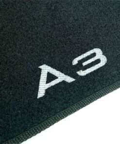 Cubretablero para Audi A3 2022–2026 con detalle del bordado