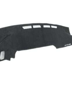 Cubretablero premium para Chrysler–Dodge Attitude 2025–2026 vista ángulo izquierdo del producto.