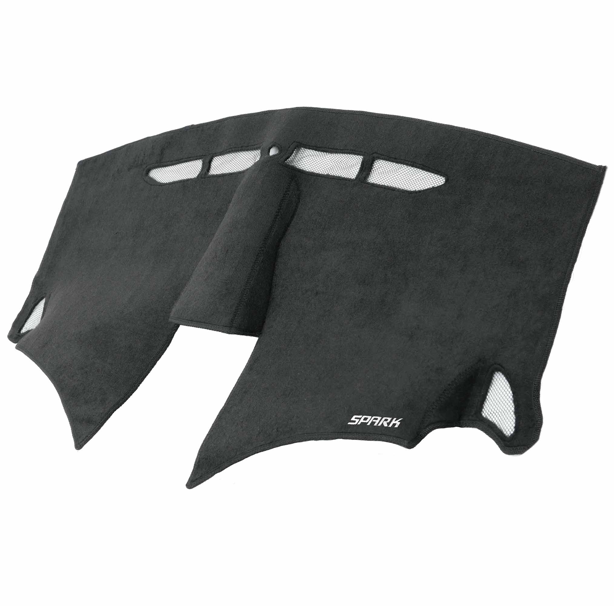 Cubretablero premium para Chevrolet Spark Classic 2011–2018 detalle del bordado