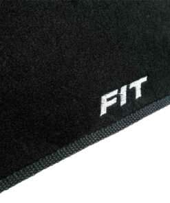 Cubretablero premium para Honda Fit 2015–2020 con detalle del bordado